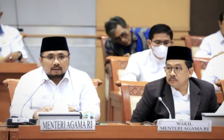 Menteri Agama Yaqut Cholil Qoumas bersama Wamenag Zainut Tauhid Sa'adi menghadiri Raker Komisi VIII DPR