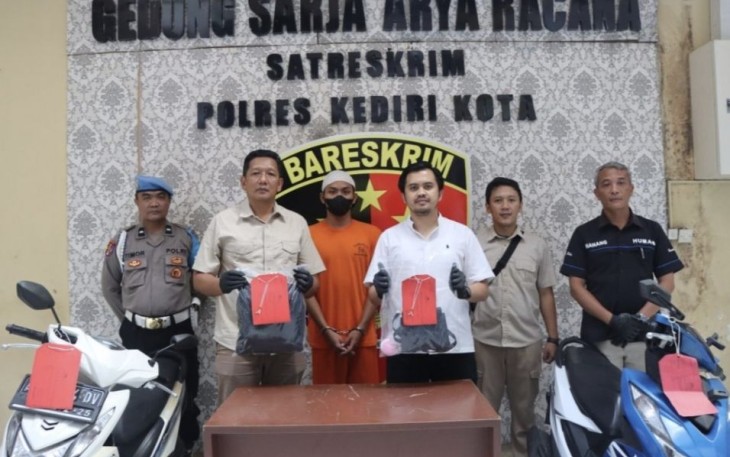 Kasat Reskrim Polres Kediri Kota AKP Tommy Prambana saat konferensi pers, Selasa (16/5)