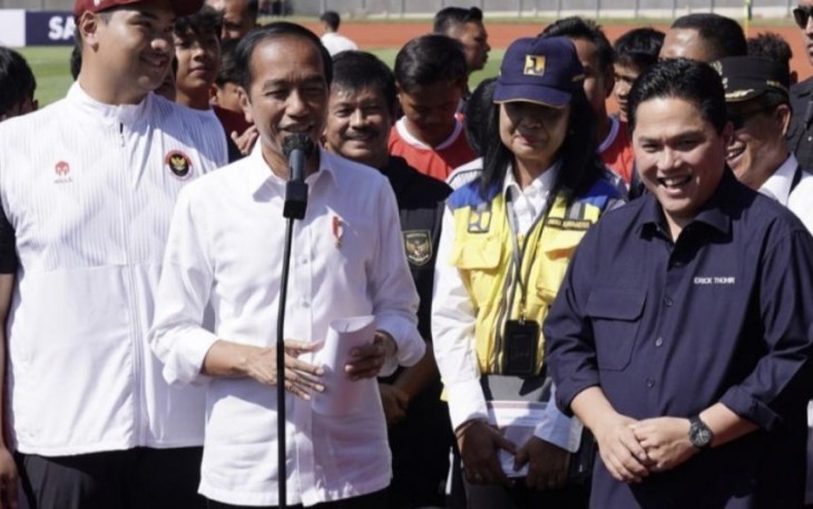 Presiden Joko Widodo saat memberikan keterangan pers di Stadion Si Jalak Harupat Kabupaten Bandung, Rabu (12/7)