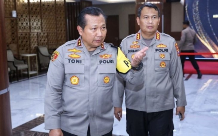 Kapolda Jatim Irjen Pol Toni Harmanto saat memberikan keterangan pers, Selasa (18/7)