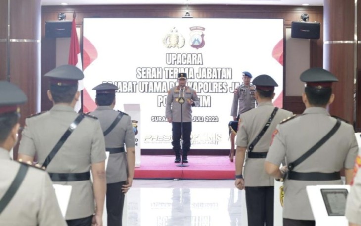 Kapolda Jatim Irjen Pol Toni Harmanto saat pimpin Sertijab PJU dan Kapolres, Rabu (26/7)