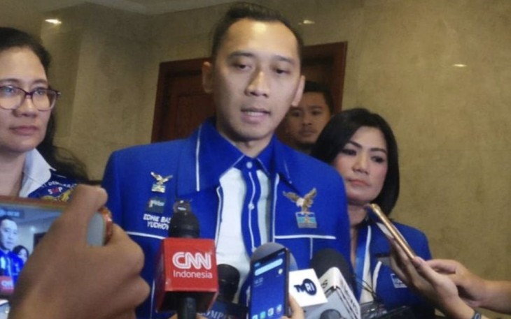 Ketua Fraksi Partai Demokrat DPR RI Edhie Baskoro Yudhoyono saat memberikan keterangan pers di Jakarta, Senin (28/8)