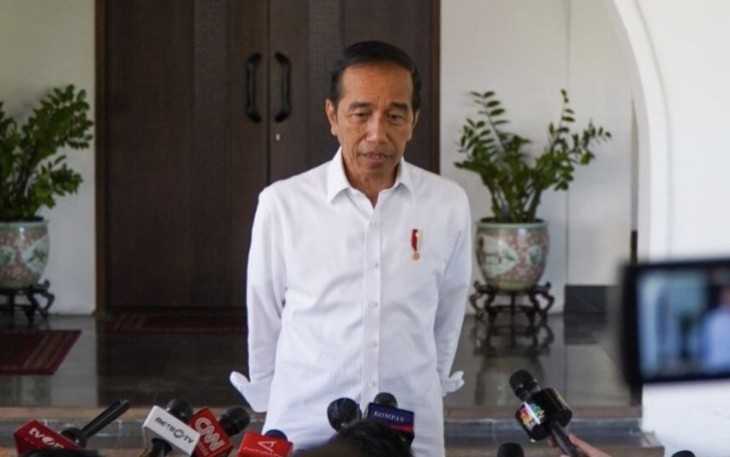 Presiden Joko Widodo menyampaikan keterangan di hadapan awak media di Istana Merdeka, Jakarta, pada Jumat, 6 Oktober 2023