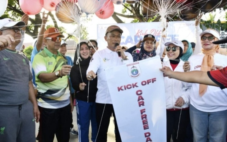 Pj Gubernur Sulbar Prof Zudan Arif Fakrulloh saat kick off CFD di arteri Mamuju, Minggu (17/12)