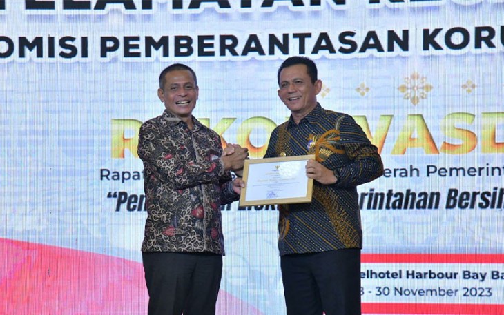 Gubernur Kepulauan Riau H.Ansar Ahmad pada acara Rakorwasda Provinsi Kepulauan Riau Tahun 2023, bertempat di Ballroom Hotel Swiss Bell Harbour Bay Kota Batam, Selasa (28/11).