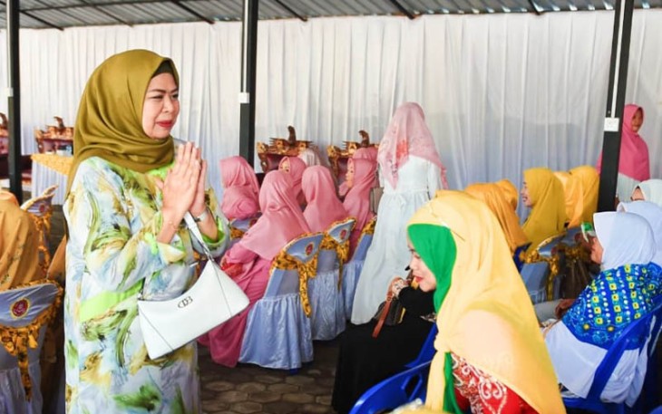 Dewi Ansar saat Buka Festival Kompang Bintan