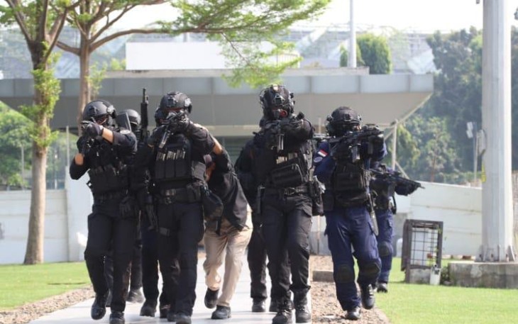 Satgas Passus melaksanakan Latihan Aksi Khusus/Show of Forces Koopsus TNI pengamanan VVIP KTT ke-43 Asean tahun 2023 secara tepat, integrasi dan profesional. Bertempat di Lapangan Bola Gelora Bung Karno (GBK). Senayan, Jakarta. Minggu (3/9/2023).