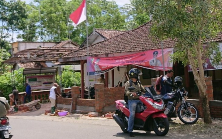 Pemdes Tenggarejo Bangun Pagar Desa