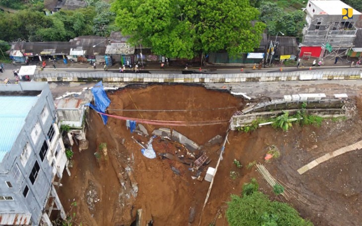 Pasca Longsor Jalan Nasional Bogor-Sukabumi