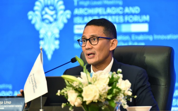 Menteri Pariwisata dan Ekonomi Kreatif/Kepala Badan Pariwisata dan Ekonomi Kreatif (Menparekraf/Kabapareraf) Sandiaga Salahuddin Uno di Media Center KTT AIS Forum Nusa Dua Bali, Selasa (10/10/2023).