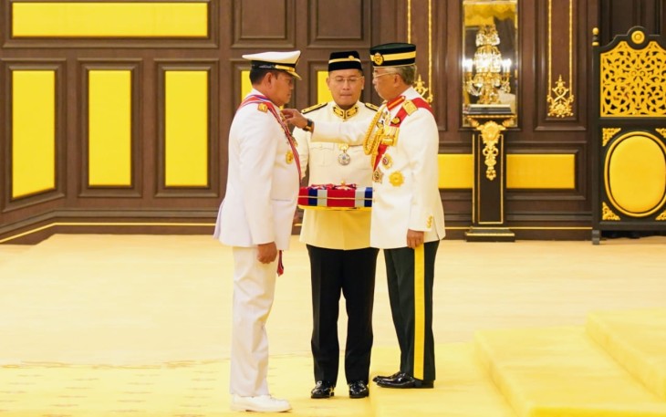 Panglima TNI saat Dianugrahi Tanda Kehormatan Panglima Gagah Angkatan Tentera Kerajaan Malaysia Atas Dedikasinya