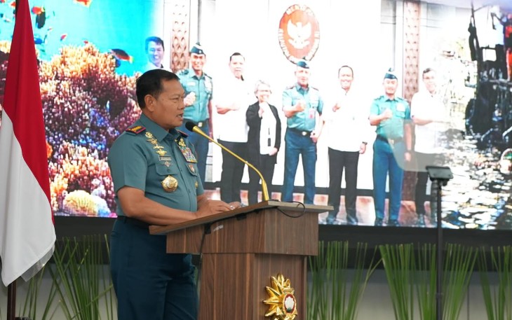 Panglima TNI laksamana TNI Yudo Margono, S.E.,M.M. saat menjadi Keynote Speech dalam Seminar Maritim Nasional Tahun 2023 yang dilaksanakan oleh TNI AL bekerjasama dengan Kementerian Kelautan dan Perikanan (KKP), bertempat di Seskoal Kebayoran Lama Jakarta Selatan, Rabu  (27/9/2023). 