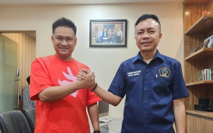 Wakil Ketua DPC Gerindra Kabupaten Blitar Tomi Gandhi (kiri) bersama Wakil Bupati Blitar Rahmat Santoso (kanan). (Foto : Faisal NR / Klikwarta.com)