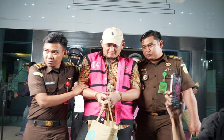 Tersangka AP saat dibawa ke tahanan