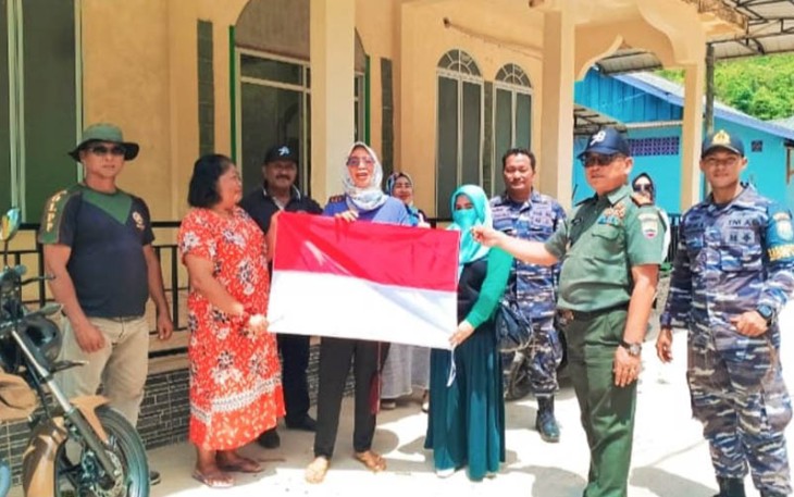 Pemerintah Kecamatan Tambelan beserta TNI-Polri dan Satpol-PP saat Lakukan Sidak Kepemukiman Warga 