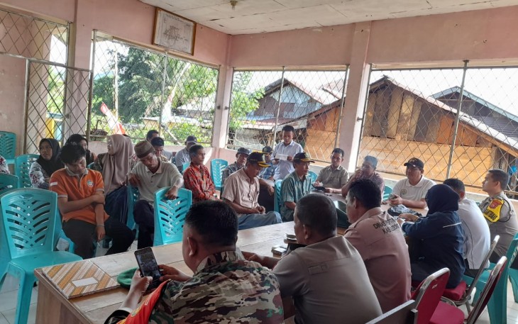 Kanit Binmas Polsek Lebong Atas Hadiri Musdesus BLT-DD Desa Kota Baru Santan