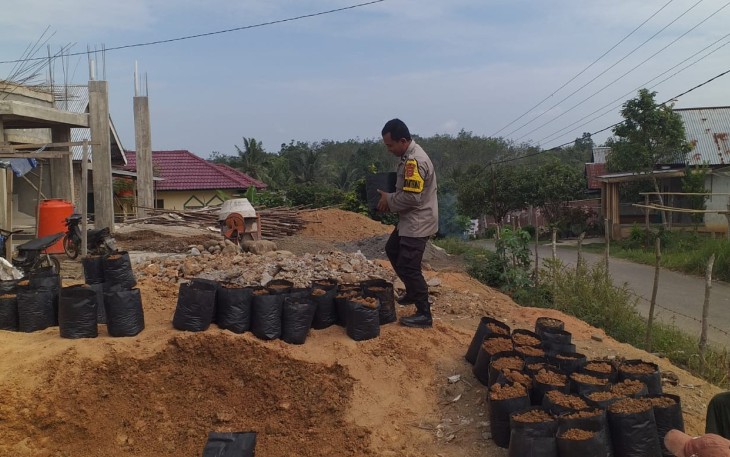 Jalin Keakraban, Bhabinkamtibmas Polsek Kotapadang Sambang Warga