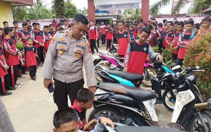 Kapolsek Seginim Laksanakan Pembinaan Pelajar di SMKN 7 BS