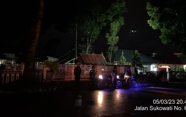 Personel Polres Rejang Lebong Saat Patroli Malam