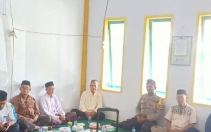 Bhabinkamtibmas Hadiri Pelantikan Pengurus Cabang Muslimat NU