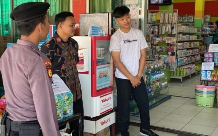 Personil Polsek Putri Hijau Saat Sambangi Warga Ajak Jaga Kamtibmas Yang Kondusif
