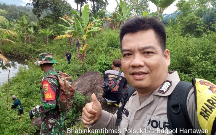 Polsek Lebong Selatan Lakukan Pengamanan Pemasangan Patok Tapal Batas Perusahaan dan Lahan Warga