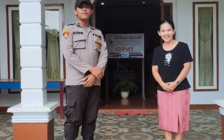 Personel Polsek Giri Mulya Jaga Gereja Dan Beri Rasa Aman