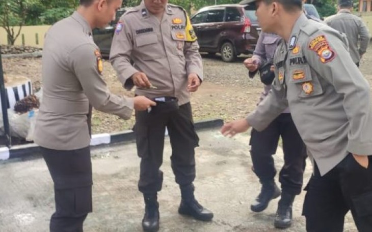 Gerakan Sedekah Bersama Polsek Air Besi Untuk Bantu Sesama