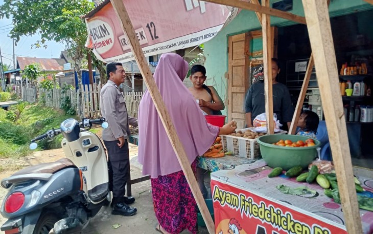 Menjelang Ramadhan Polsek Pino Sambangi Pedagang Kaki Lima 