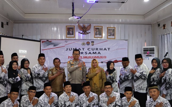 Jumat Curhat, Kapolres Mukomuko Ngobrol Bareng Para Guru