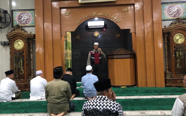 Ustaz Aiptu Asber Panjaitan Berikan Kultum di Masjid Besar Rukis