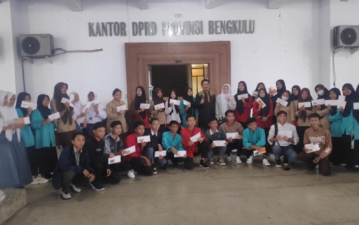 Anggota Dewan Usin Sembiring Saat Santuni Anak Yatim Piatu