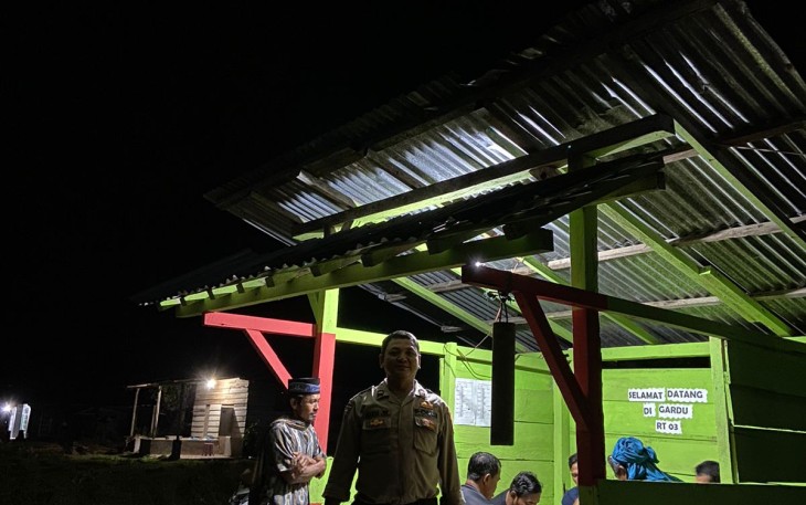 Kanit Binmas Polsek Putri Hijau Rutin Melaksanakan Ronda Pos Kamling Bersama Warga Saat Ramadhan