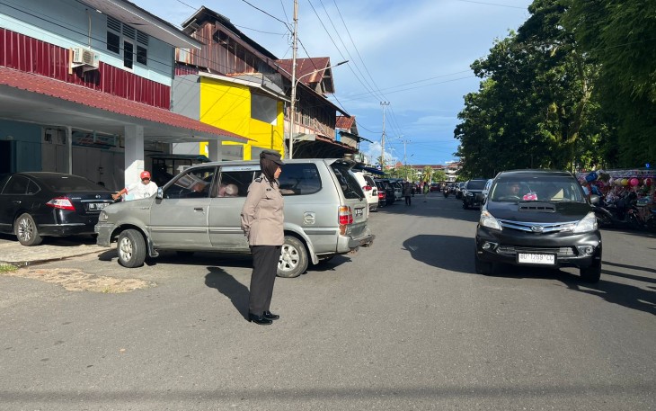 Polwan Polresta Bengkulu Amankan Pasar Tumpah Ramadhan 1444 H