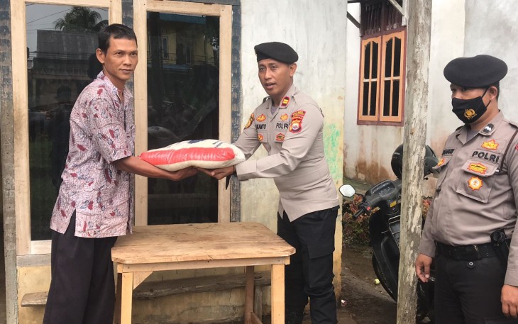 Ramadan, Polres Bengkulu Selatan Berikan Bansos Sembako ke Warga Membutuhkan