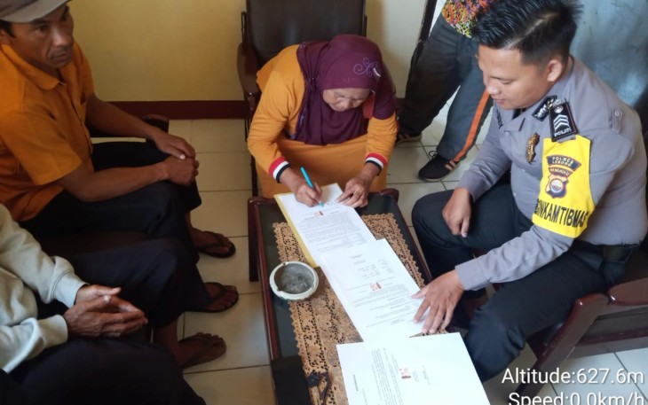 Sinergi Bersama Kepala Desa, Bhabinkamtibmas Mediasi Kasus Penganiayaan