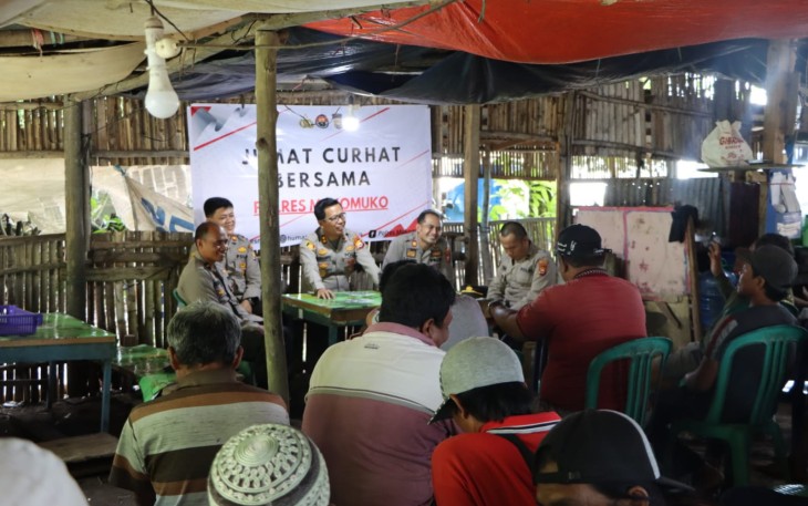 Jumat Curhat, Kapolres Mukomuko Tampung Keluhan Nelayan Tradisional