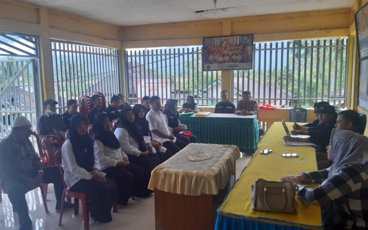 Bhabinkamtibmas Polsek Lebong Utara Hadiri Rapat Pleno Terbuka Rekapitulasi DPHP