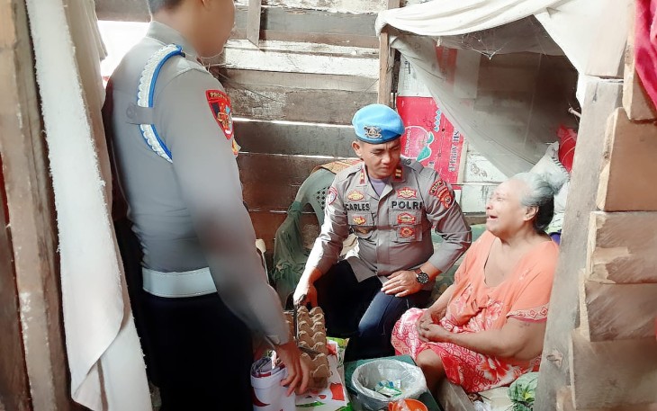Janda dan Lansia Terima Bansos dari Sipropam Polres Kaur