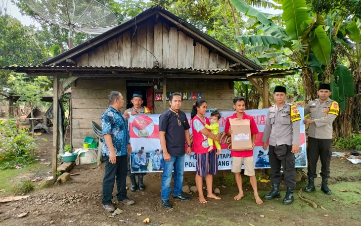 Polsek PUT Kembali Bagikan Bansos