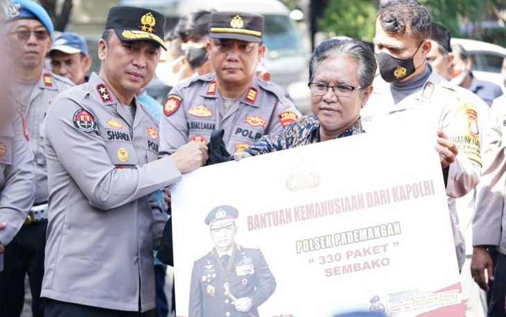 Wujud Kepedulian Kapolri ke Masyarakat, 2 Ribu Bansos Disebar ke Warga Jakarta Utara