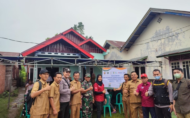 Personel Polsek Taba Penanjung Kawal Pendistribusian Bantuan Pangan Cadangan Beras Pemerintah
