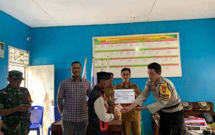 Monitoring Pengelolaan Dana Desa, Bhabinkamtibmas Polsek Lais Hadiri Acara Penyaluran BLT DD.
