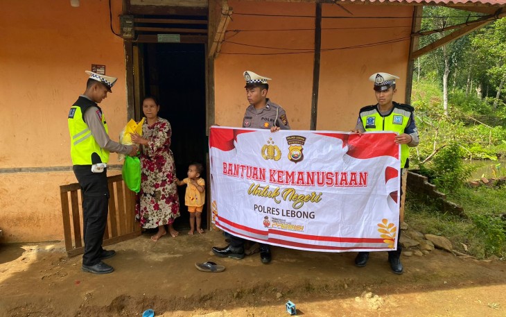 Satlantas Polres Lebong Salurkan Bansos ke Warga di Lebong Atas