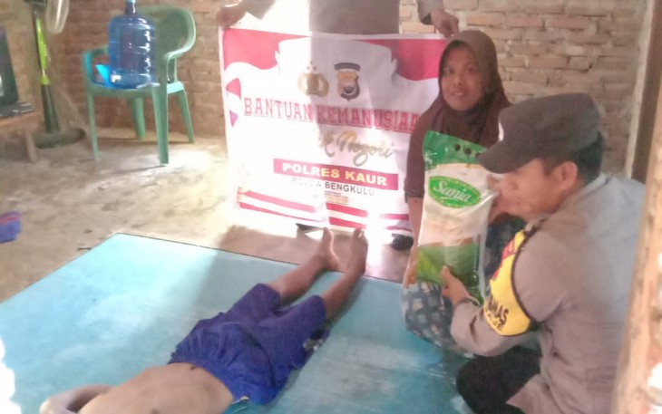 Polsek Maje Kembali Salurkan Bansos untuk Warga Kurang Mampu