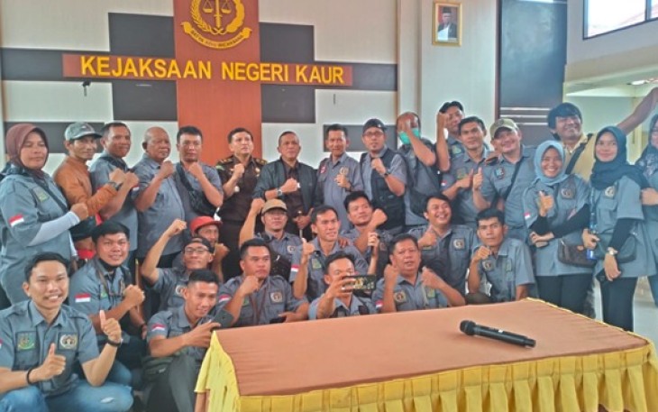 Apresiasi Kinerja Kejari Kaur Berantas Korupsi, Jurnalis Beri Ayam Jantan Bertaji Tajam