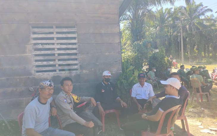 Bhabinkamtibmas Sambang Warga, Dengarkan Keluhan