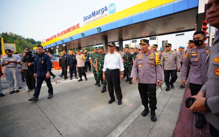 Tinjau Mudik di Jateng, Kapolri Instruksikan Mantapkan Sosialisasi Rekayasa Lalin dan Pengaturan Rest Area