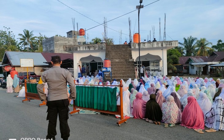 Polres Seluma dan Polsek Jajaran Laksanakan Pengamanan Salat Idulfitri
