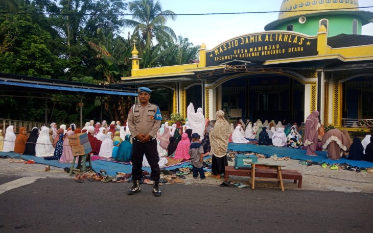 Polsek Batik Nau Laksanakan Pengamanan Ibadah Salat Idulfitri